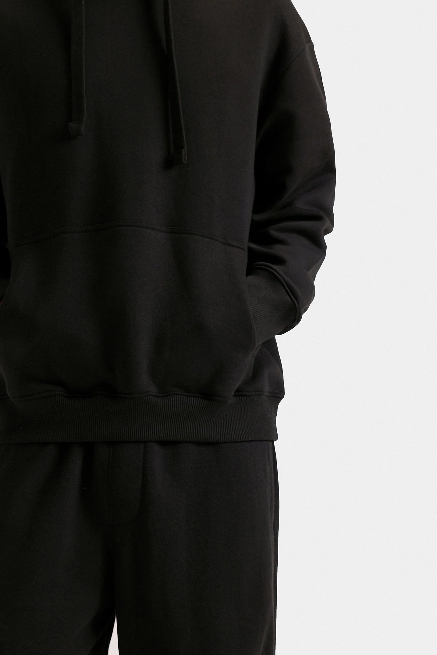 BASIC CROPPED HOODIE