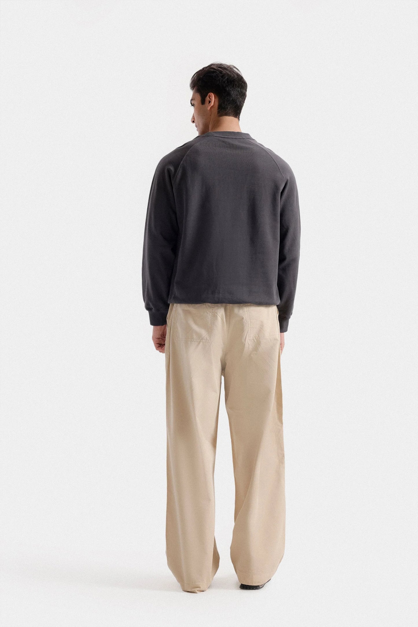 RAGLAN SLEEVE SWEATSHIRT