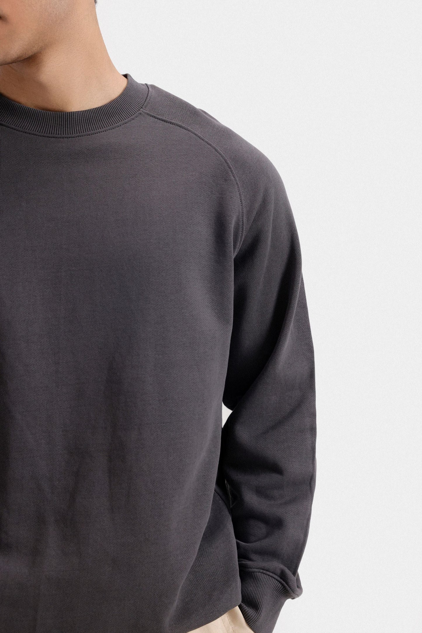 RAGLAN SLEEVE SWEATSHIRT